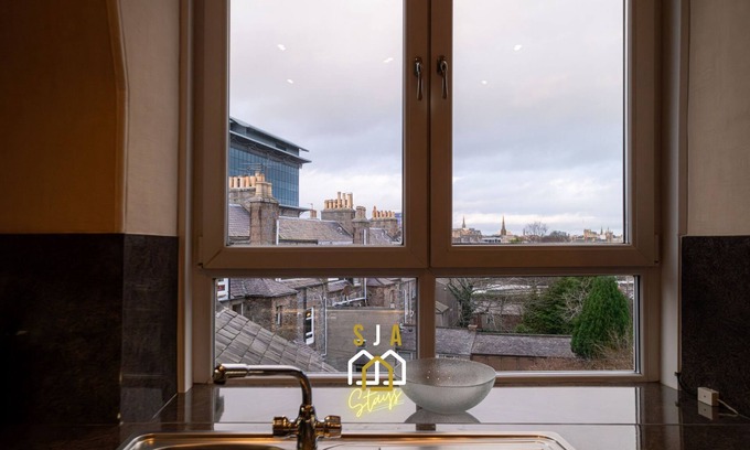 Central Aberdeen Apartment | Fonthill Residence - SJA Stays - 1 Bed Apartment