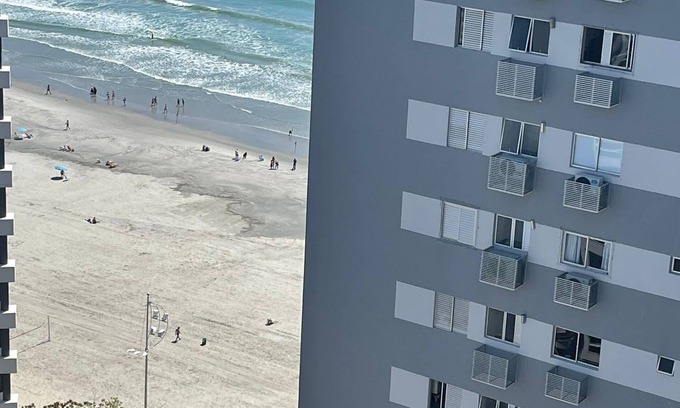 Centro Apartment | Foot in the sand - WiFi - 2 Ar Cond - Garage