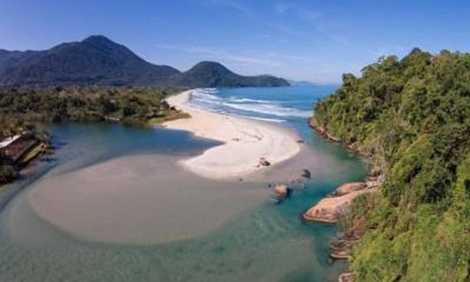 Itamambuca House | Foot in the sand, high standard house with 7 bedrooms, swimming pool, sauna, 500 megs wi-fi