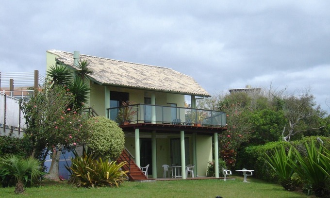 Santinho House | Foot on the sand. 3 bedroom house with 1 suite on the edge of Santinho Beach -