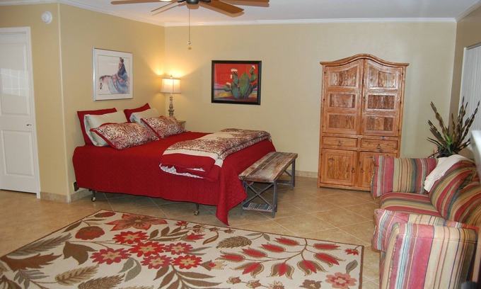 Haciendas Catalina Del Rey Apartment | Foothills Studio Suite, Convenient, recently Remodeled