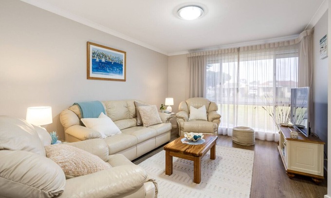 Busselton House | Footprints in the Sand - Central Busselton