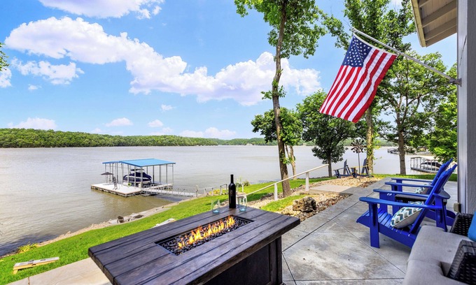 Gravois Mills House | For the View – Lakeside Launchpad! Great Location