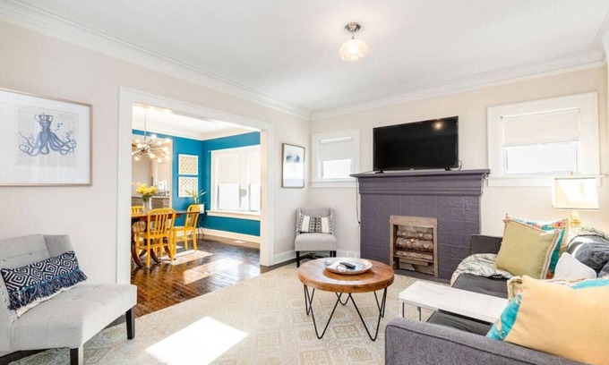 Kansas City Apartment | Forest Avenue Flat (1st Floor Apt) · 30 day stays welcomed | Midtown