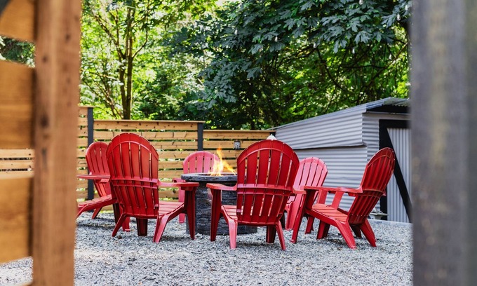 Victory Heights House | Forest Bathing Escape at The Creek Firepit Lights Yoga BBQ & Games 3BR Getaway