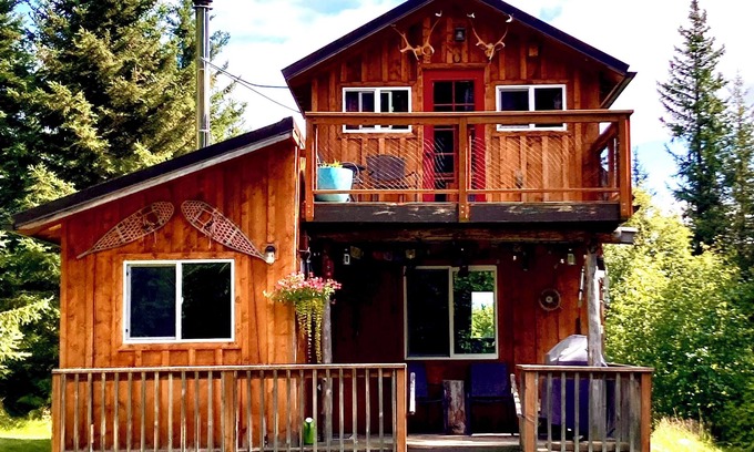 Fritz Creek Cabin | Forest Creek cabin is nestled away in the woods offering a quiet retreat.