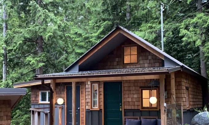 Garden Bay Cabin | FOREST ESCAPE - PENDER HARBOUR