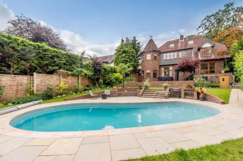 Farnham Common Villa | Forest Getaway - Countryside Retreat near Windsor