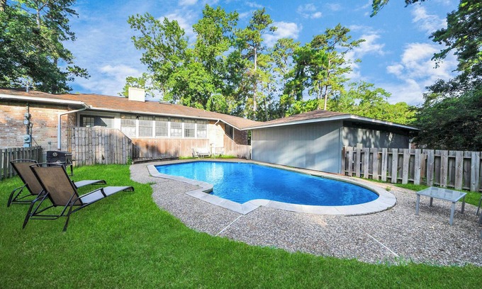 Humble House | Forest Glade Retreat with Pool 25 Min to Downtown