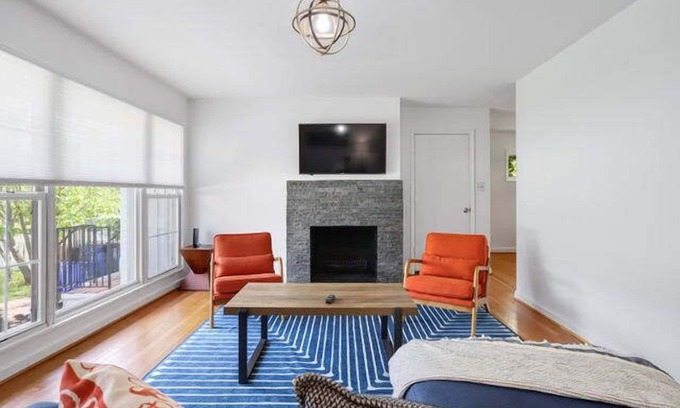 Silver Spring House | Forest Glen Silver Spring Gem - Parking
