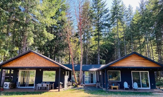 Olympia House | Forest Hideaway House with hot tub and trail