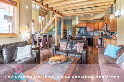 The Forest Apartment | Forest Lane Hideaway - Luxurious Family Friendly Home w Private Hot Tub