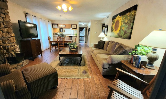 Mount Ida Condo | Forest view 2 bed/bath condo on Lake Ouachita by RedAwning