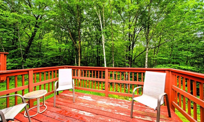 Stoneham Cabin | Forest-View 2BR Condo w/Balcony, Fireplace & Access to Lodge Amenities