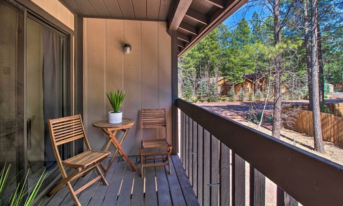 Pinetop Apartment | Forest-view Balcony: Pinetop-lakeside Condo