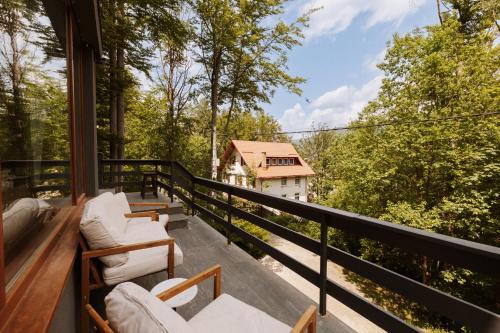 Sinaia Apartment | Forest Villa Private Apartment with Balcony & Parking - Hublou Home 2