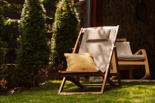 Sinaia Apartment | Forest Villa Private Apartment with Balcony & Parking - Hublou Home 3