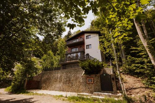 Sinaia Apartment | Forest Villa Private Apartment with Balcony & Parking - Hublou Home 5