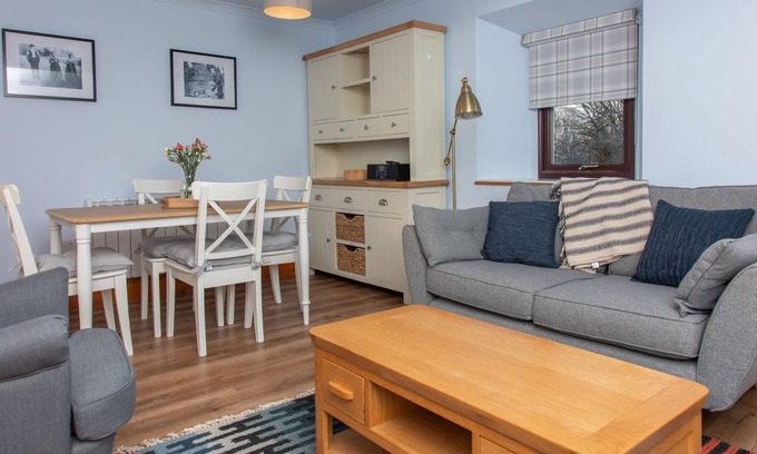 Armadale Cottage | Foresters Cottage - a cottage that sleeps 4 guests in 2 bedrooms
