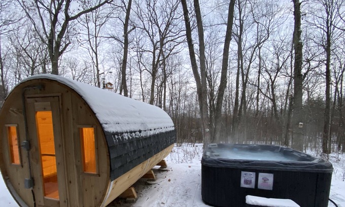 Trent Lakes Cottage | ForestView Cottage (Hot tub and Sauna)