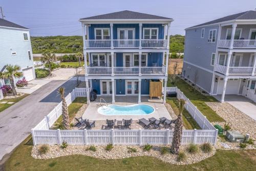 Pine Knoll Shores House | Forever Blue home