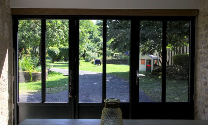 Normandy House | Former wine press in a 4ha property. Neat decor, on the cider route.