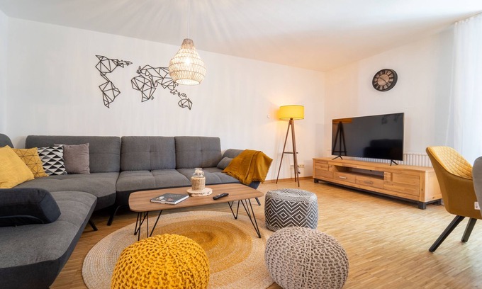 Kelheim Condo | ★Formerly Vicarage for 10 | Fireplace | Terrace | kitchen | 140sqm★