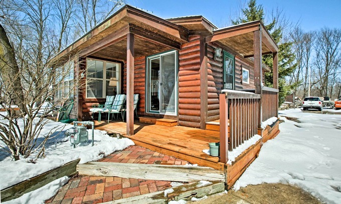 Lake Koshkonong Cottage | Fort Atkinson Cottage on Lake Koshkonong w/Deck!