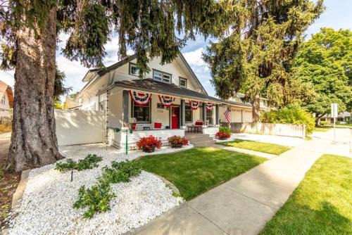 Fort Grounds House | Fort Grounds House Near Lake