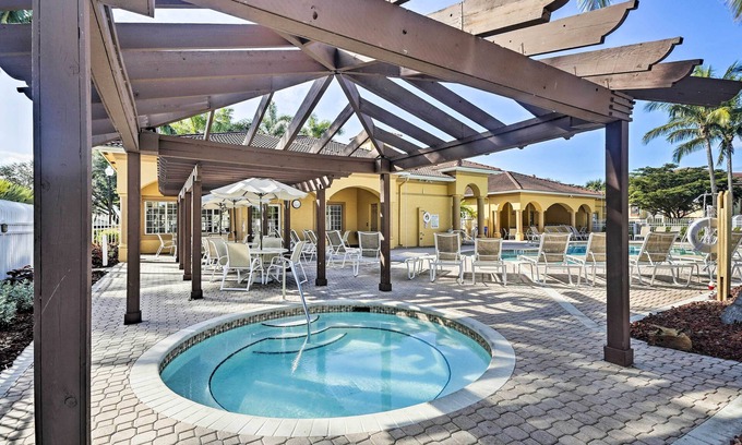 Iona Condo | Fort Myers Condo w/Pool Access 4 Mi to Beach