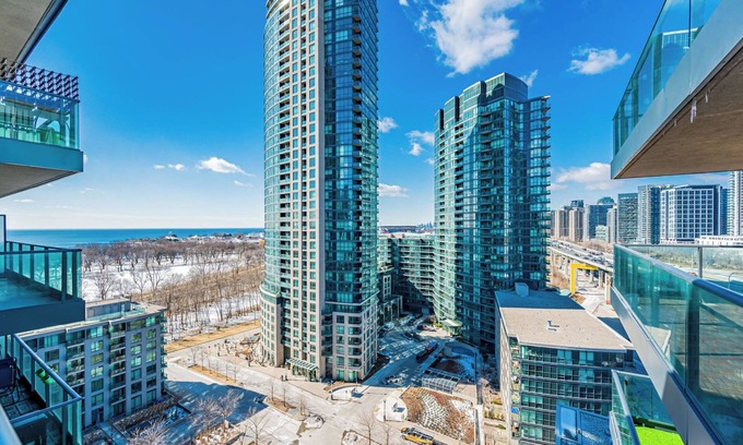 Fort York Apartment | Fort York Suites