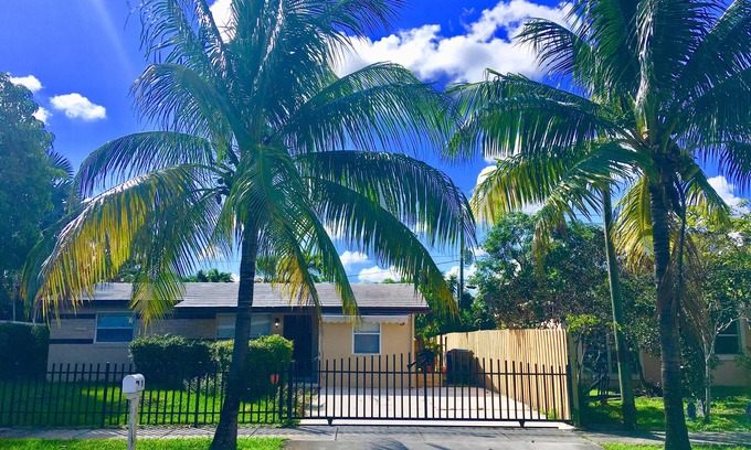 Survey Creek House | Fortlaudardale 3 miles to the Beach/Casino/WiltonManors .