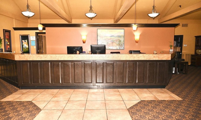 Newport Hotel | Fortune Inn And Suites Newport
