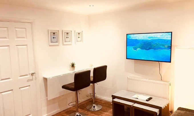 Cowley Apartment | Fountain View 1BR Flat Oxford - Free Parking