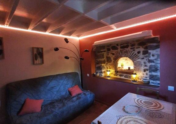 Torce-Viviers- en-Charnie Apartment | Four à pain