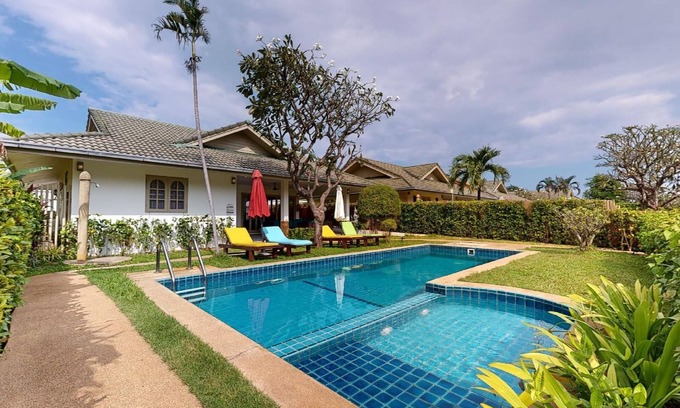Moo 5 Villa | four bed room deluxe villa in beach resort idyllic samui