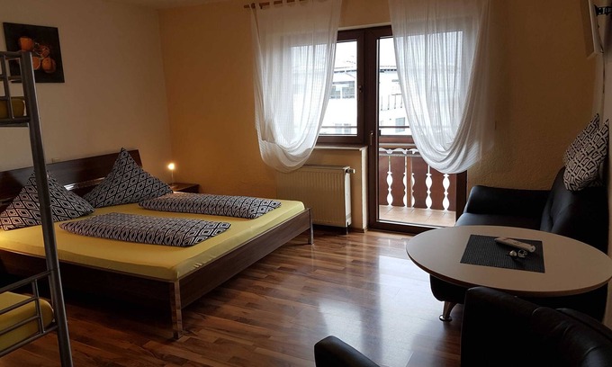 Rust Cottage | Four-bed room with WC and shower - Pension Kern