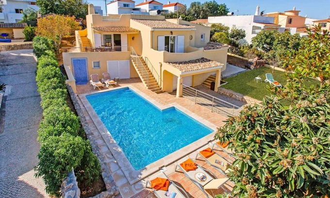 Patio Villa | Four bed villa with pool in Albufeira.