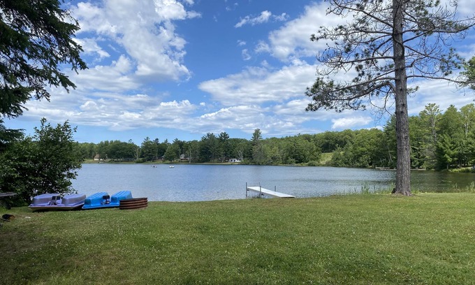 Kincheloe House | Four Bedroom Family and Pet Friendly Home on a Quiet, Private LAKE!