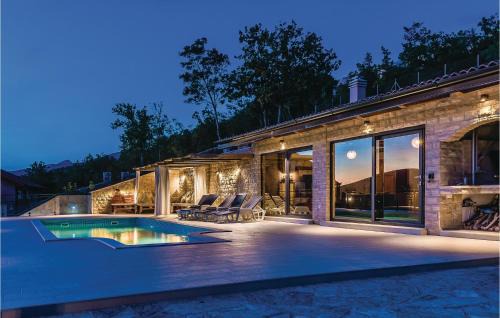 Kijevo House | Four-Bedroom Holiday Home In Kijevo
