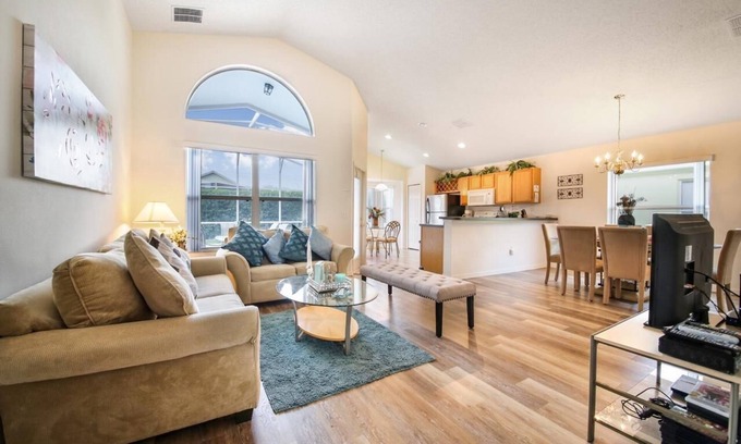 Westbury House | Four Bedroom Pool Home - 143 FL - Vusa