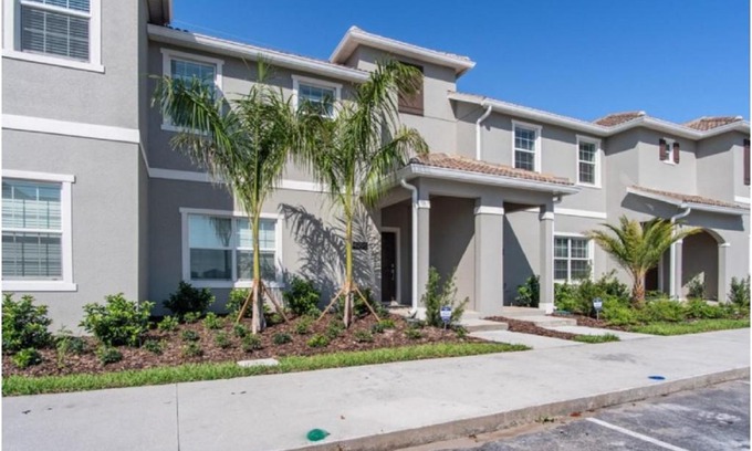 Davenport House | Four-Bedroom Townhome Davenport