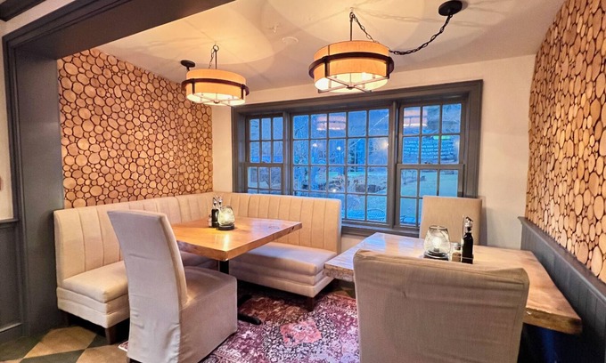 Newfane Bed & Breakfast | Four Columns Inn