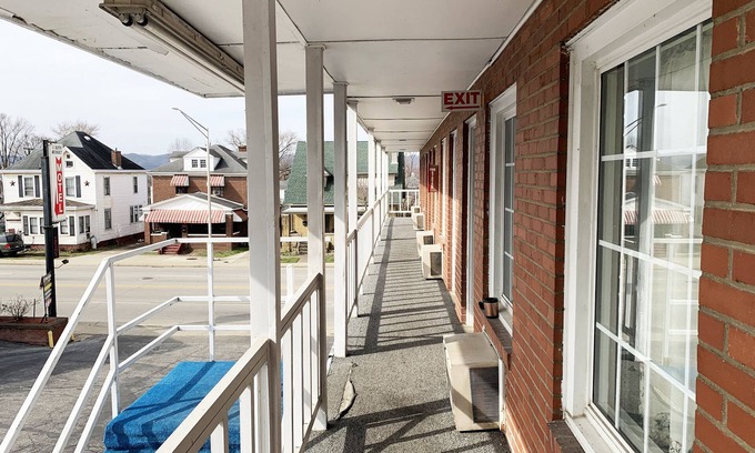 Portsmouth Hotel | Four Keys Inn