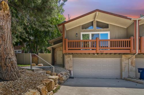 Cottonwood Heights Ski Chalet | Four resorts within 20 minutes from your door step!