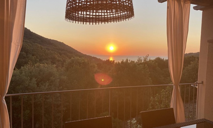 Rio nell'Elba Apartment | Four-room apartment sleeps 6+1, 2 bathrooms, terrace SEA VIEW