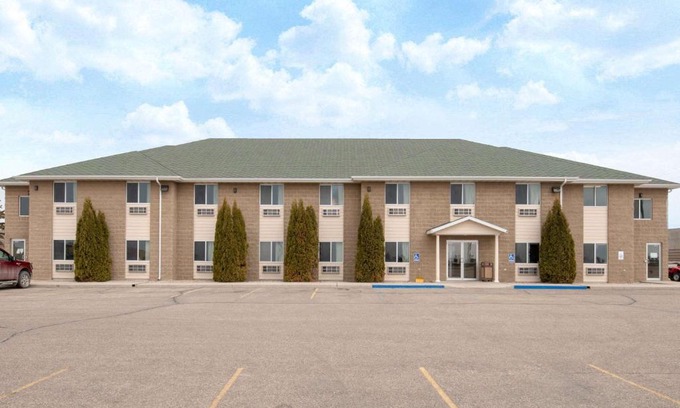 Bottineau Hotel | Four Seasons Inn