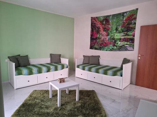Sant'Ambrogio Apartment | Four Seasons Spring Room