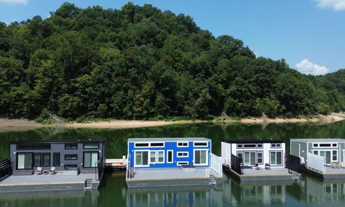 Russell Springs Boat Rental | Four Suns