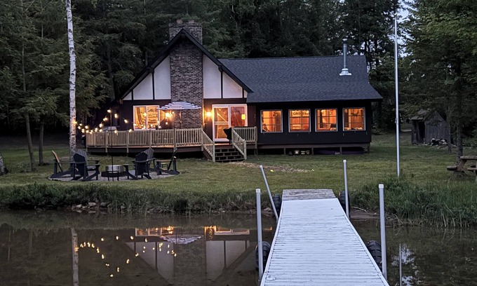 Wetmore Cottage | Fox & Fern Cottage: Escape to Michigan's UP for a Breathtaking Fall Getaway